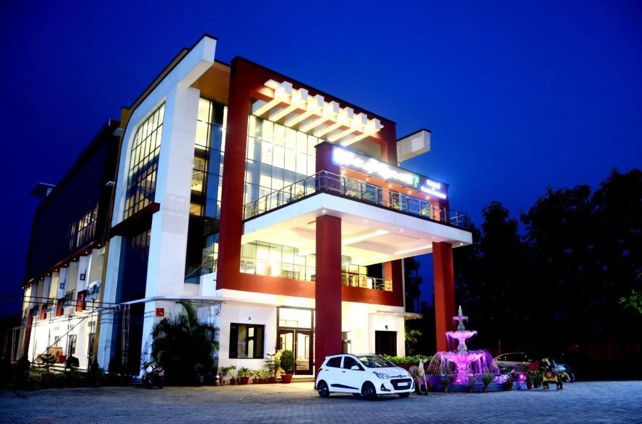 Taraji Resort Ayodhya エクステリア 写真