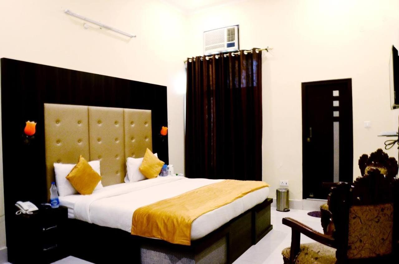 Taraji Resort Ayodhya エクステリア 写真